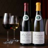 極上の素材を使ったイタリアンには、ワインが相性抜群。伊勢志摩サミットで各国首脳に供された本格日本ワイン『サントネージュ　エクセラント　かみのやま　スパークリング2013』も味わうことができます。