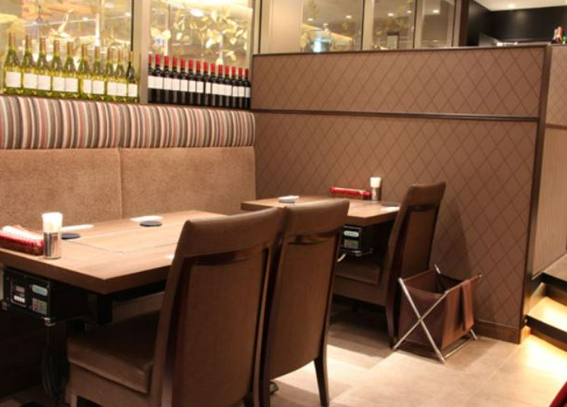 心から料理とワインを楽しめる大人のための空間