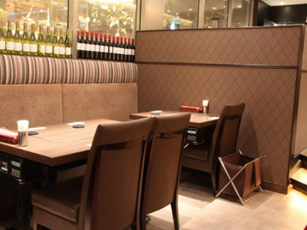 心から料理とワインを楽しめる大人のための空間