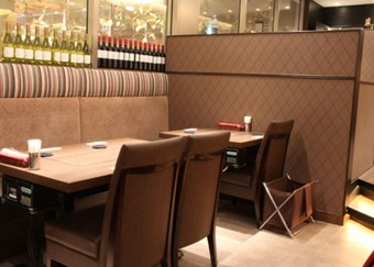 しっとりとした雰囲気で極上の食材を味わえる大人の空間
