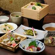 ゆったりと落ち着いて食事が楽しめるお店です。掘りごたつやテーブル席の個室、窓側に位置するVIP個室など様々なシーンでご利用いただけます。宴会はもちろん、お子さま連れのお客様からも喜ばれています。