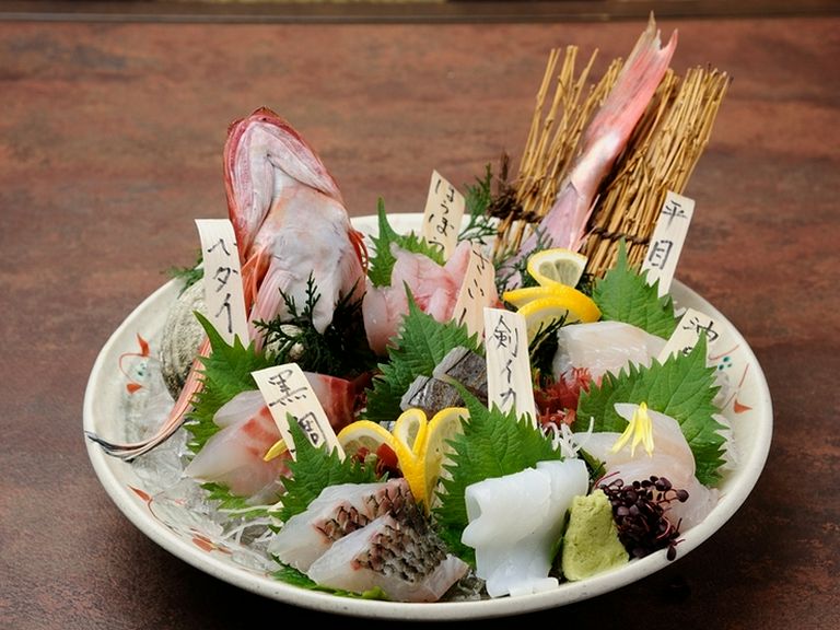 朝とれたての魚を堪能できる『産地直送盛り合わせ』