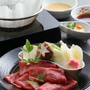 御膳や会席料理だけでは少し物足りない時に追加したい単品メニューです。鹿児島県産の国産牛で、年配の方でも食べやすいように赤身主体の部位を使用。自家製のまろやかなタレでいただきます。