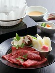 御膳や会席料理だけでは少し物足りない時に追加したい単品メニューです。鹿児島県産の国産牛で、年配の方でも食べやすいように赤身主体の部位を使用。自家製のまろやかなタレでいただきます。
