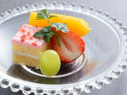 会席コースや御膳の〆には、女性に嬉しいデザートも　　　