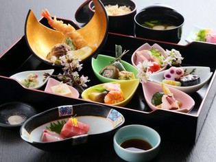 四季の味覚をカジュアルに楽しむ『季節の会席御膳』