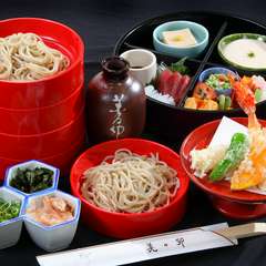 新鮮な素材の美味しさ溢れる旬の食材を吟味し、伝統の味をお届け