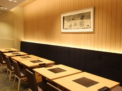 最大12名まで可能な個室やコース料理も充実し、接待もおまかせ