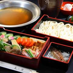 選び抜かれた厳選素材の旨味が最大限に引き出され、伝統と歴史を感じる極上の味『うどんすき　1人前』