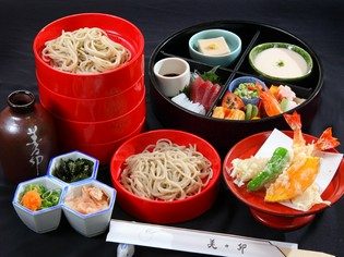四季折々の旬の料理と麺のお得なセット『にぎわいそば』