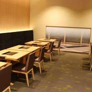 家族や親族とご一緒に、法事や顔合わせでのご利用はいかがですか。落ち着いて寛げる雰囲気の中、ファンが足しげく通う伝統の味わいを存分にお愉しみください。時には仲間同士でワイワイ鍋をつつくのもおすすめです。