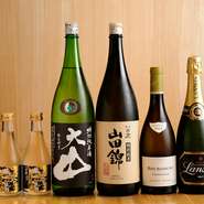 天ぷらと相性のよい各種アルコールも揃っています。特に相性のよい日本酒は、白鹿ブランドから【つな八】ラベルの蔵出し生酒も用意。こだわりの天ぷらをより一層美味しく引き立てます。