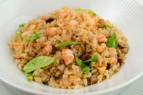 季節ならではの味わい『海老と春キャベツ入りチャーハン』