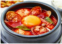 スンドゥブ+海鮮チヂミ(小)+チャプチェ&ヤンニョムチキンのヘルシーサラダ+麦ごはん