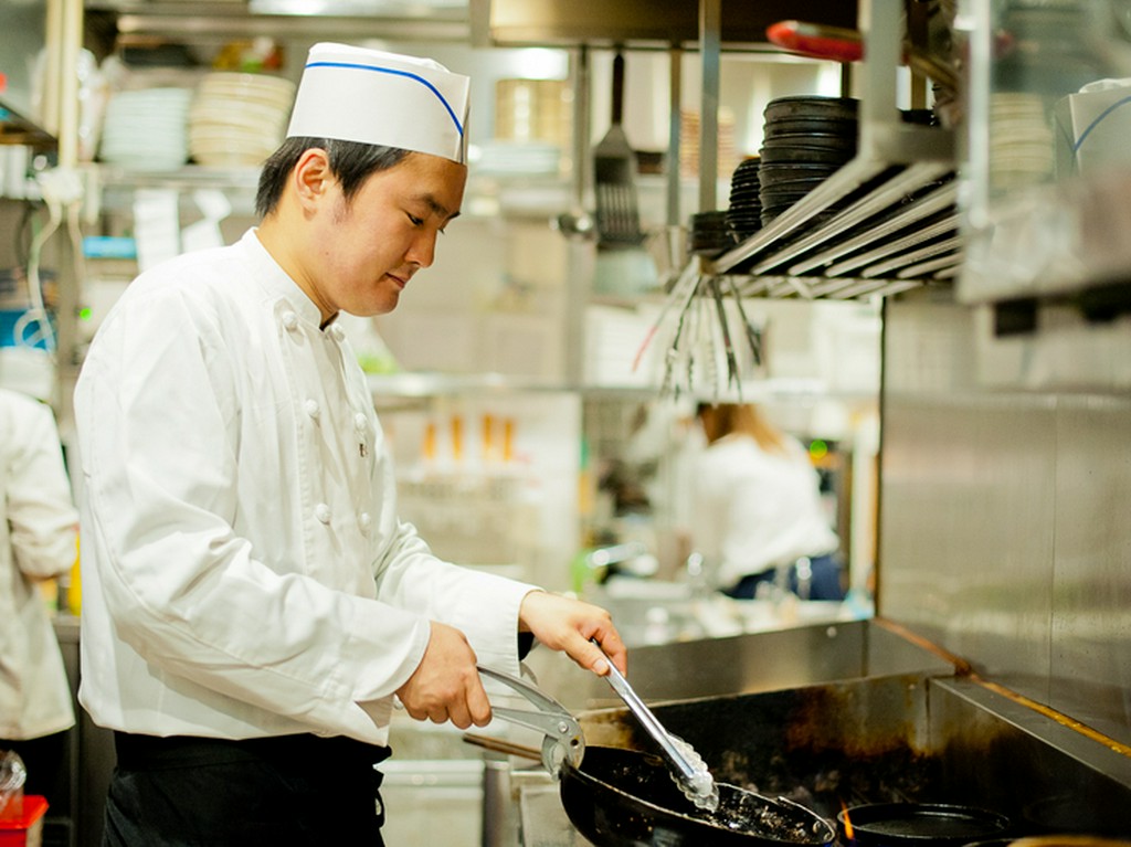 韓国で流行のメニューをリサーチし、いち早くお届け