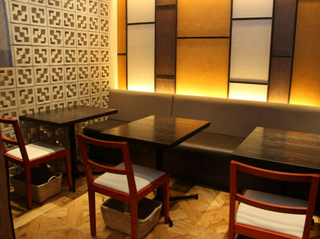 家族での外食にも利用できる、落ち着いた雰囲気