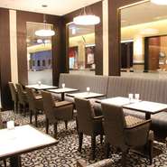 適度なざわめきのあるくつろげる空間はじっくり話すのに最適。貴重な時間を過ごすのにぴったりな雰囲気です。美味しいコーヒーを飲みながら、ゆっくりと話ができ、ゲストにも満足してもらえることでしょう。