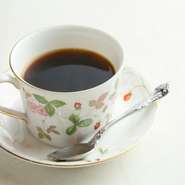 美味しいコーヒーをゆっくりと味わうひとときは、何とも幸せな気分になれます。まずはブラックで一口含んでみては。コーヒーの美味しさと香りがダイレクトに味わえます。※おかわりサービス1杯ご用意しております。