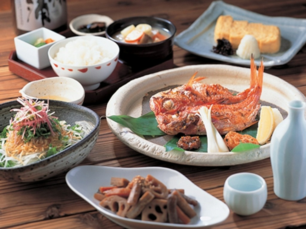 個室で宴会もできる！親しい仲間とゴージャスな夜御膳を