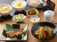 ランチでもゴージャスに！『選べる二種盛り定食』