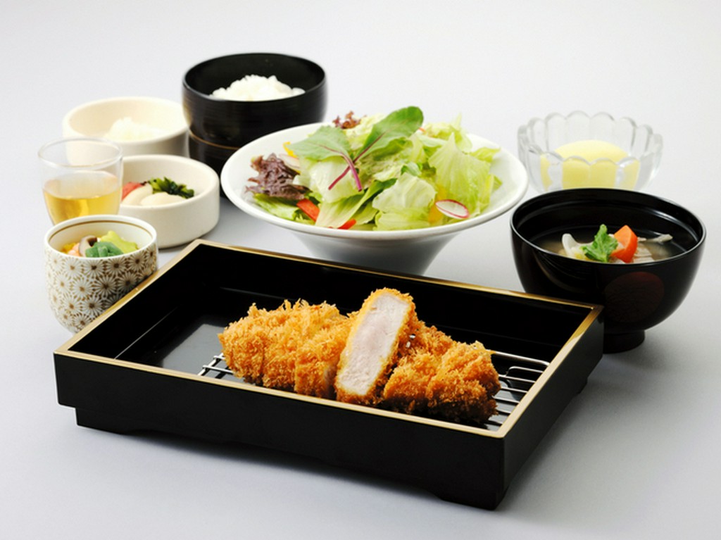 黒豚の王様！鹿児島県産『鹿児島県産　黒豚ロースとんかつ膳』