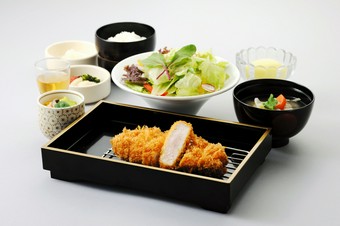 黒豚の王様！鹿児島県産『鹿児島県産　黒豚ロースとんかつ膳』