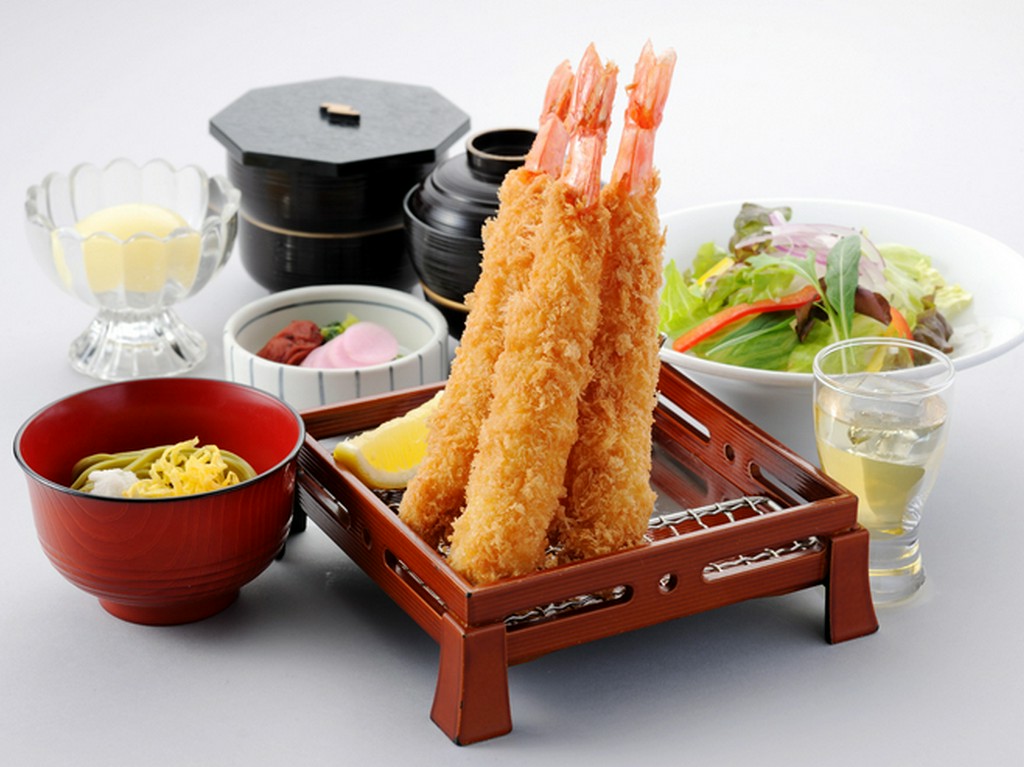 天然の大きな海老をサクっと揚げて！『大海老フライ膳』