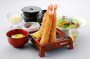 天然の大きな海老をサクっと揚げて！『大海老フライ膳』