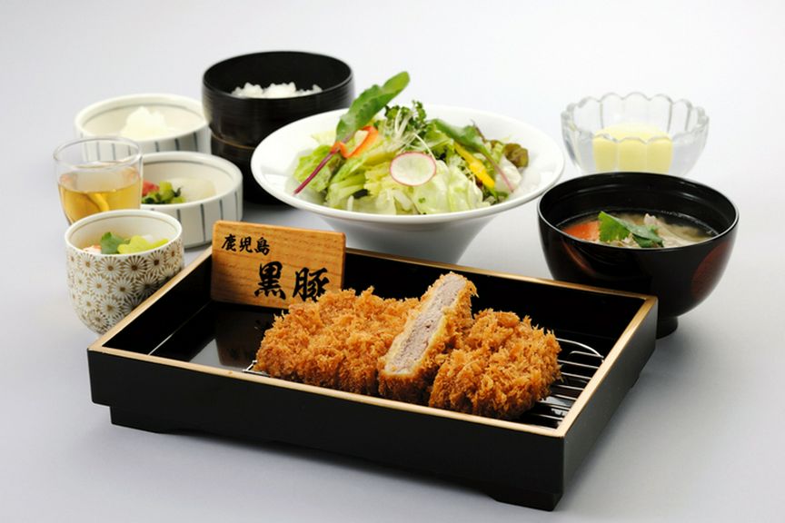 さっぱりして食べやすい！『鹿児島県産 黒豚ヘレとんかつ膳』