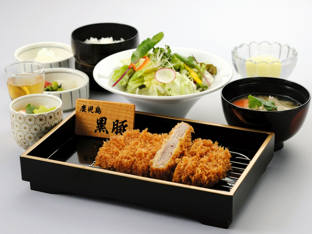 さっぱりして食べやすい！『鹿児島県産 黒豚ヘレとんかつ膳』