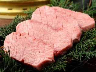 厚さに自信あり『特選“厚切り”牛塩タン』