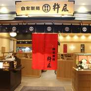 お店で提供しているメニューには、女性のお客様やダイエット中のお客様も安心して食べられるようなメニューもあります。中でもおろしうどんやとろろうどんは、人気を集めています。