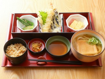 うどんが選べる『味彩膳』