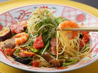 『先斗町の賑わいペペロンチーノ たっぷり香味野菜添え』	