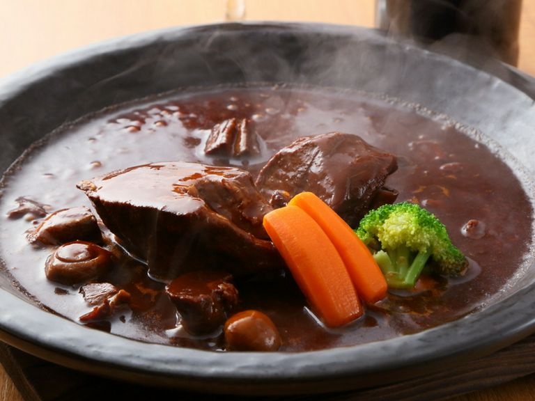 子どもも思わずにっこり笑顔。家族で過ごす食事タイム