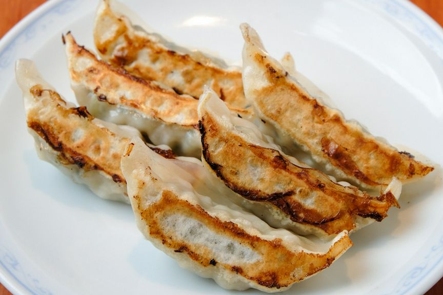 食材は、全て国産にこだわった、肉汁たっぷりジューシーな味わいの『焼ぎょうざ』