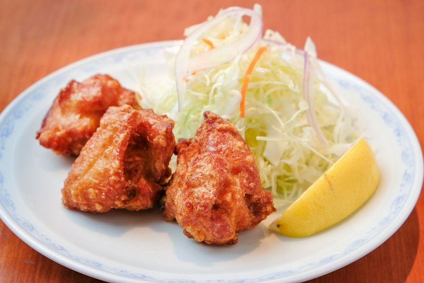 カラっと揚がった『唐揚げ』は、単品やセットメニューに