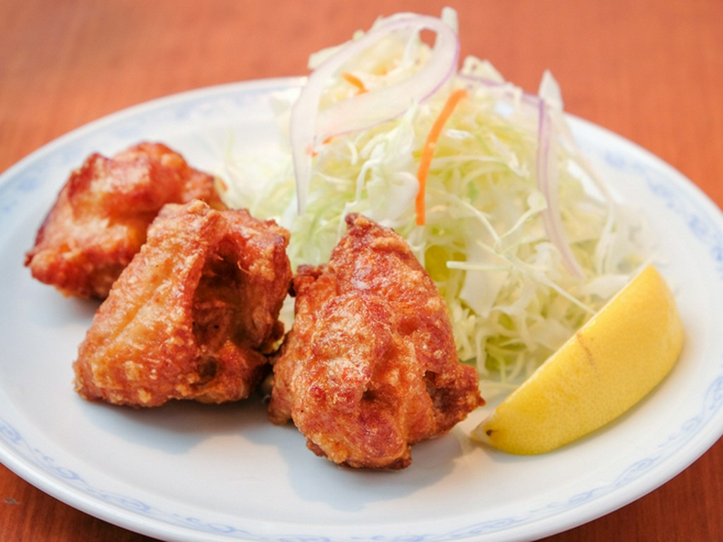 カラっと揚がった『唐揚げ』は、単品やセットメニューに