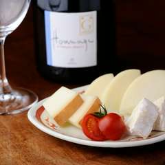 豊富なラインナップ。風味豊かな料理に合わせたお酒