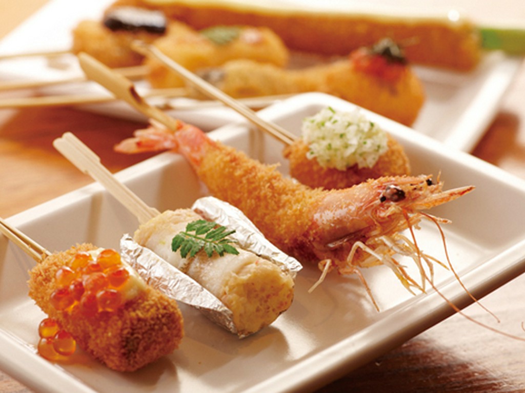 四季折々の串カツ約40種の中から、本日おすすめの串カツをお選びし、揚げたてにてお持ちいたします。