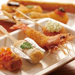 四季折々の串カツ約40種の中から、本日おすすめの串カツをお選びし、揚げたてにてお持ちいたします。