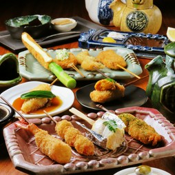 ランチ限定 串カツ十種。本日のスペシャル串二種の他、厳選した本日のおすすめ串カツをご用意いたします。