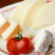 希少な「吉田牧場チーズ」など、厳選した食材を使用