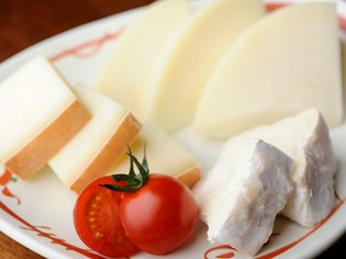 希少な「吉田牧場チーズ」など、厳選した食材を使用