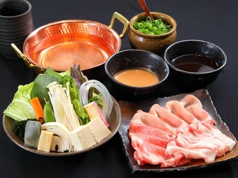 豚肉三昧でお腹一杯になれる『白金豚三種盛り合わせしゃぶ』