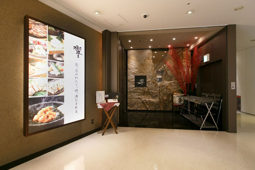 小田急サザンタワー4階。気品を感じさせるエントランス