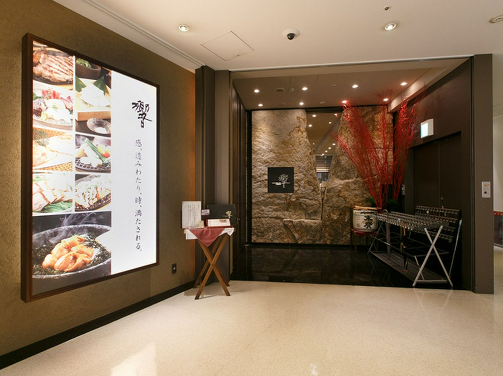 小田急サザンタワー4階。気品を感じさせるエントランス