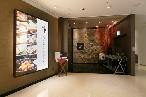 小田急サザンタワー4階。気品を感じさせるエントランス