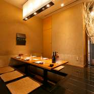 接待や顔合わせ、結納など大切な方を招いての会食、異業種交流会、歓迎会、送別会、懇親会、クラス会、打ち上げなどのご宴会に。様々なシーンに使いやすい全14部屋の個室は最大20名様までご利用いただけます。