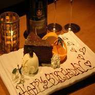 横浜の夜景を一望できる席で、大切な人と過ごす特別な時間。大切な記念日や誕生日などに最適な「デザートプレート」も用意してもらえます。サプライズ演出にもぴったりです。